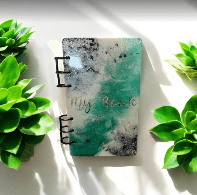 Note Book coloris noir vert et argent